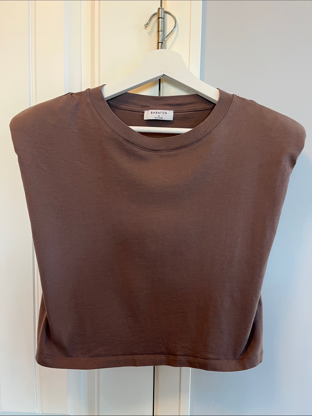 Aritzia Babaton Shoulder Pad Cropped Top Size M